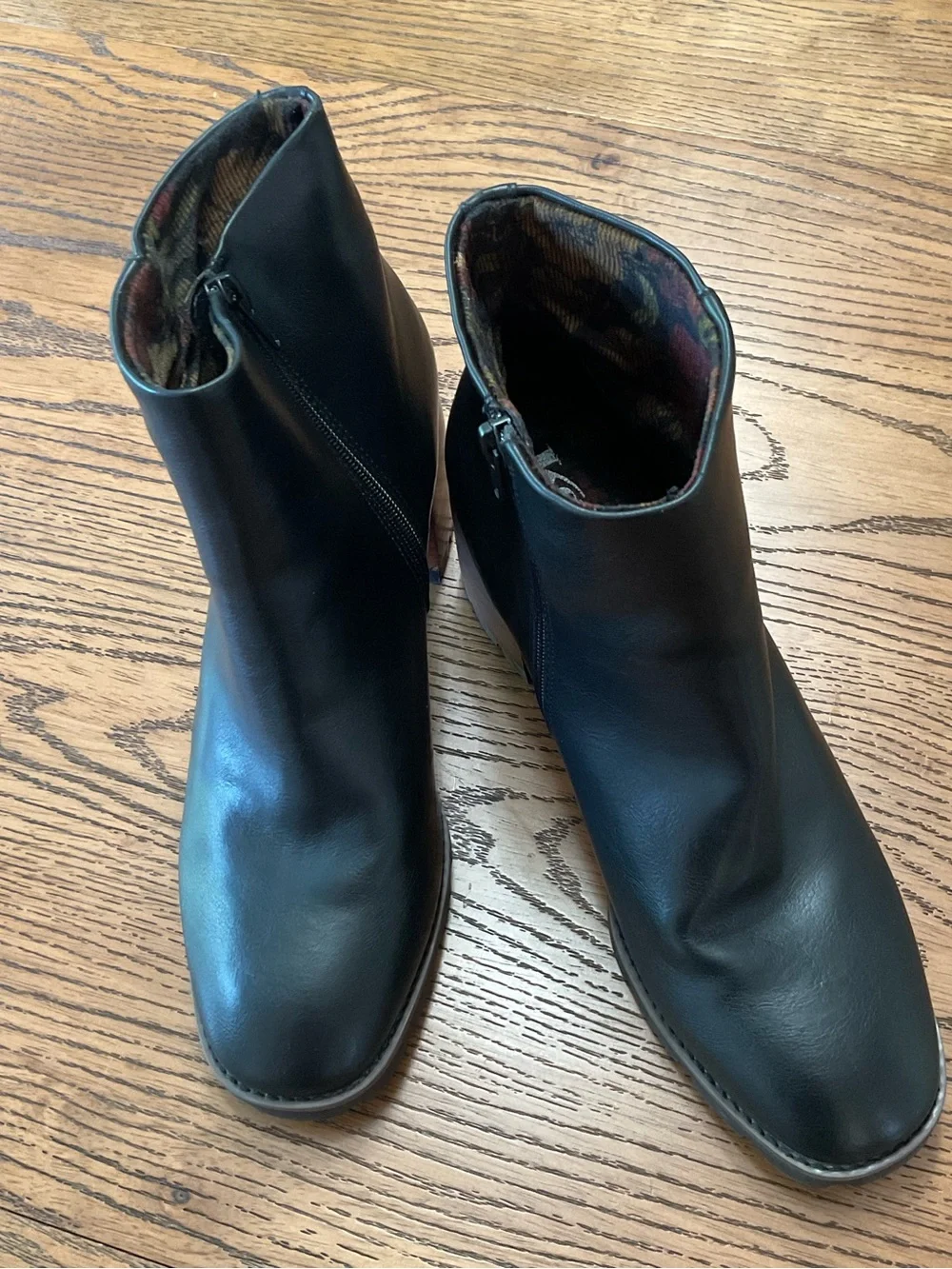 Korks - Black Wooden Heel Lug Sole Ankle Boots Size 10